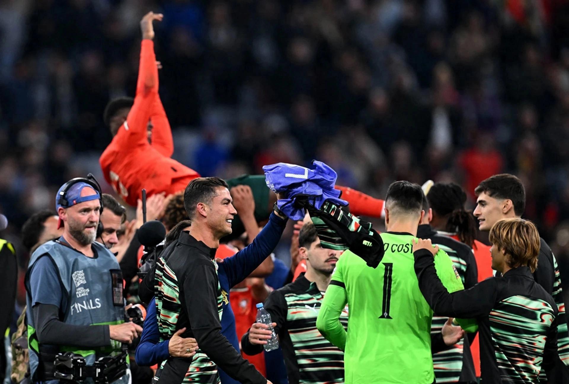 欧洲杯战术调整奏效，成功扭转局势