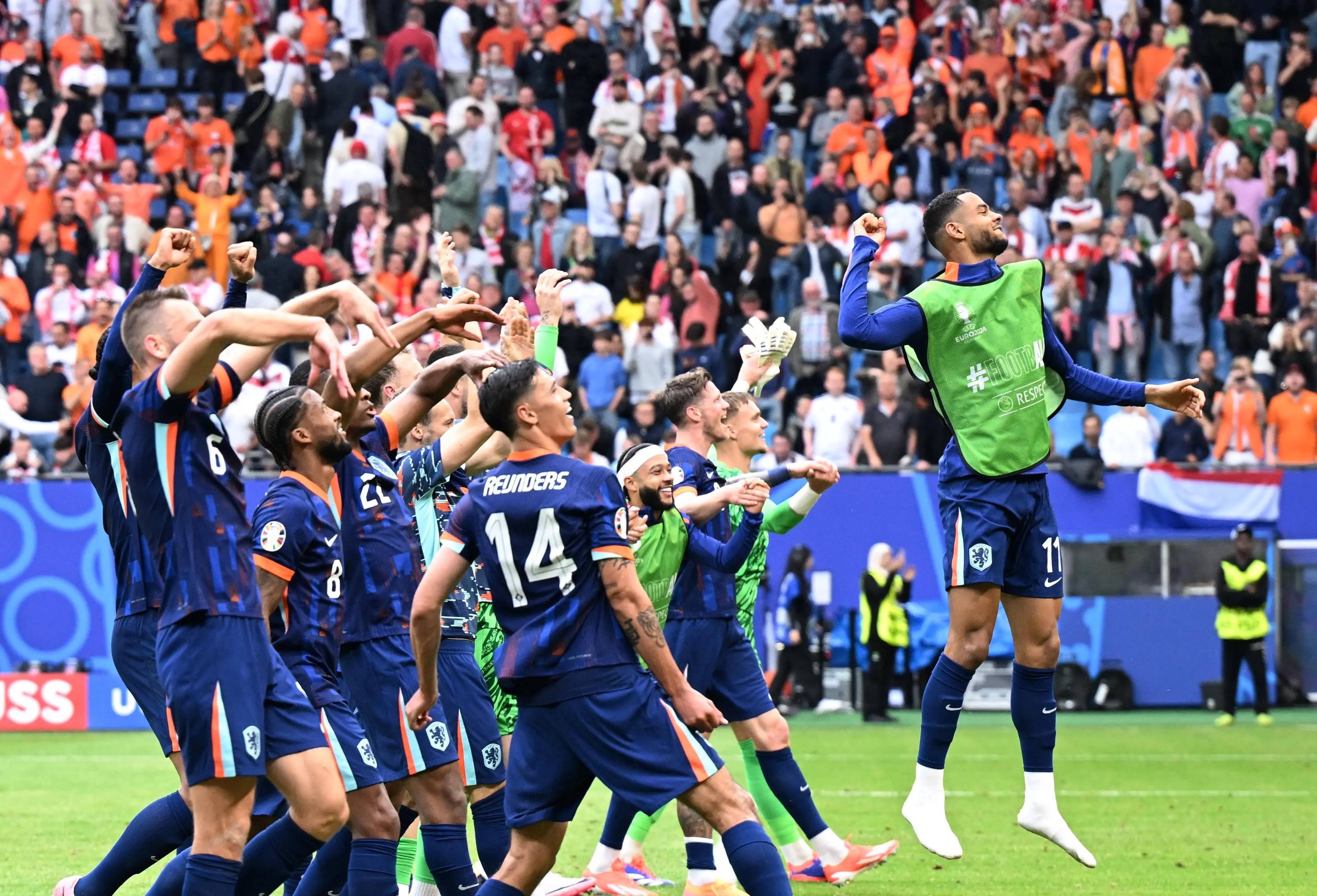 威廉姆斯横扫红牛二队,佩雷兹关键制胜 威廉姆斯横扫红牛二队,佩雷兹关键制胜