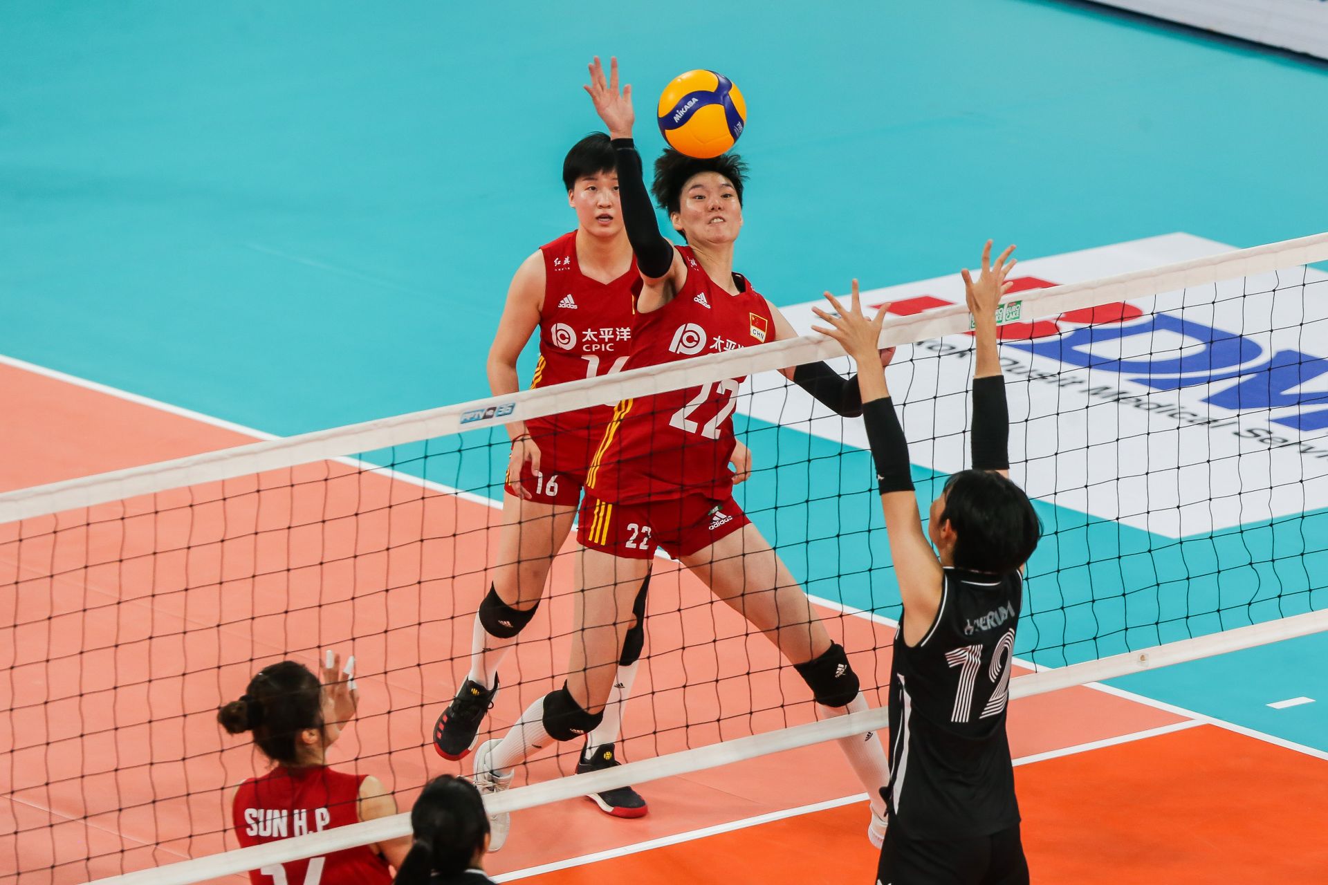 中国队轻取法国队，黄鸭组合高光表现