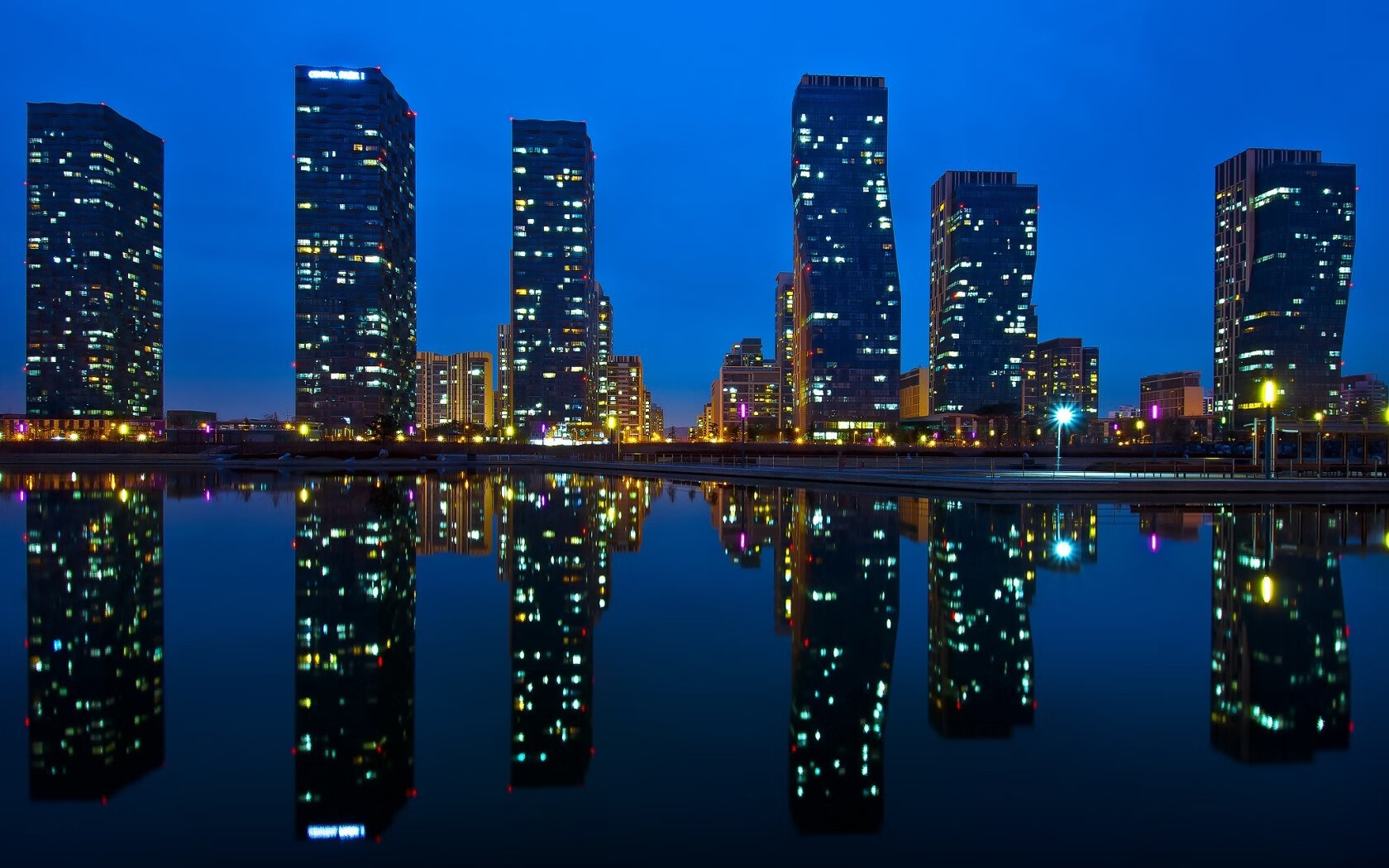 暴君降临，那个让F1街道赛没有悬念的夜晚